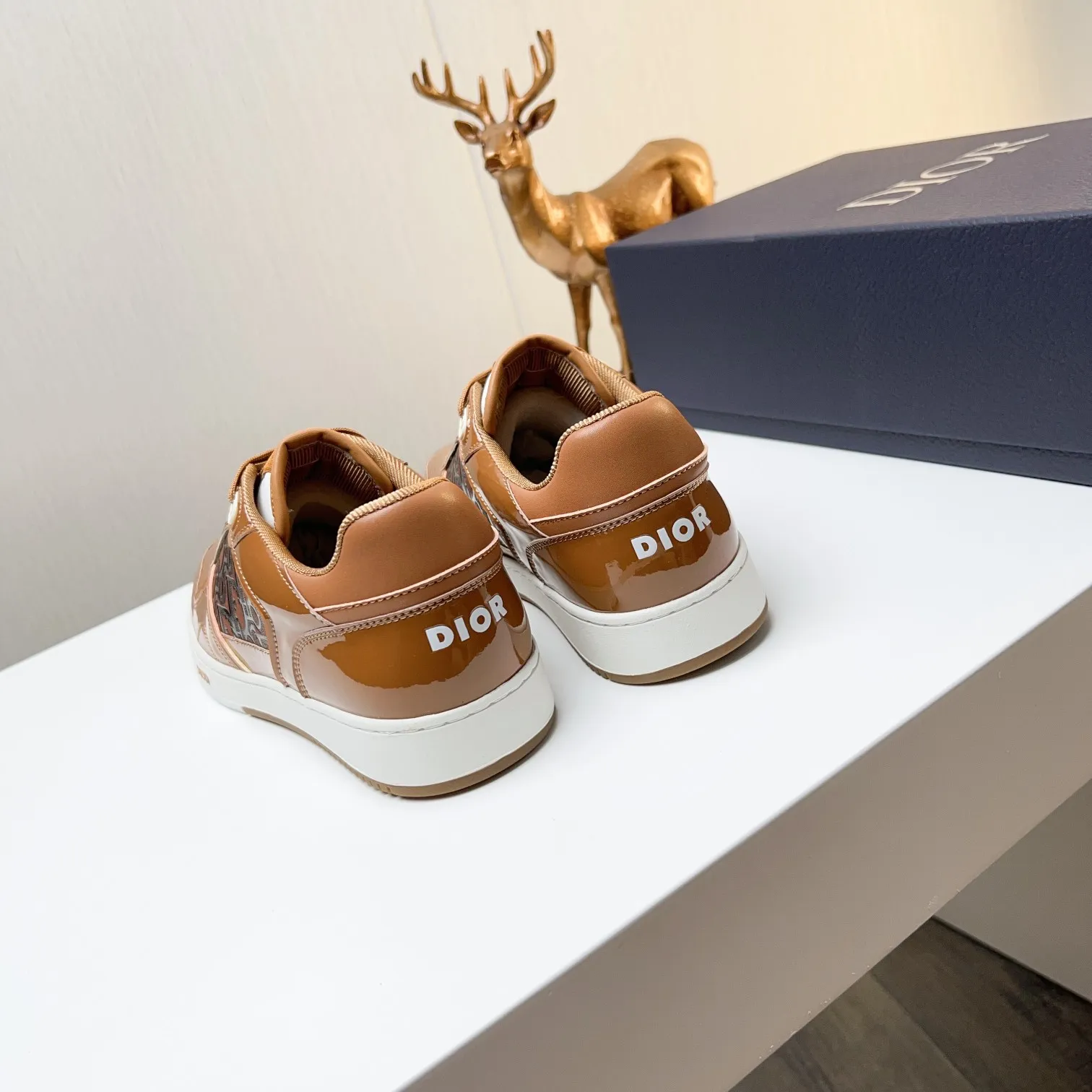 Men's Men's Shoes 💰400 [New] 🦩🦩Dior - Low-top sneakers 2025 spring men's collection new arrivals [Celebrate][Celebrate][Celebrate], reinterpret the basketball shoe design and become a classic Dior item [Strong][Strong][Strong], crafted in black and cream white smooth cowhide with beige suede, leather display on the side The CD logo, tongue, sole and back side are decorated with various distinctive details to enhance the style[666][666], while eyelet details, topstitching and rubber panels highlight the dynamic charm of its athletic style[strong][strong][strong]. It has a two-color rubber sole, which can be matched with various clothing to create a refined look. Size: 38 to 44 (45 can be customized